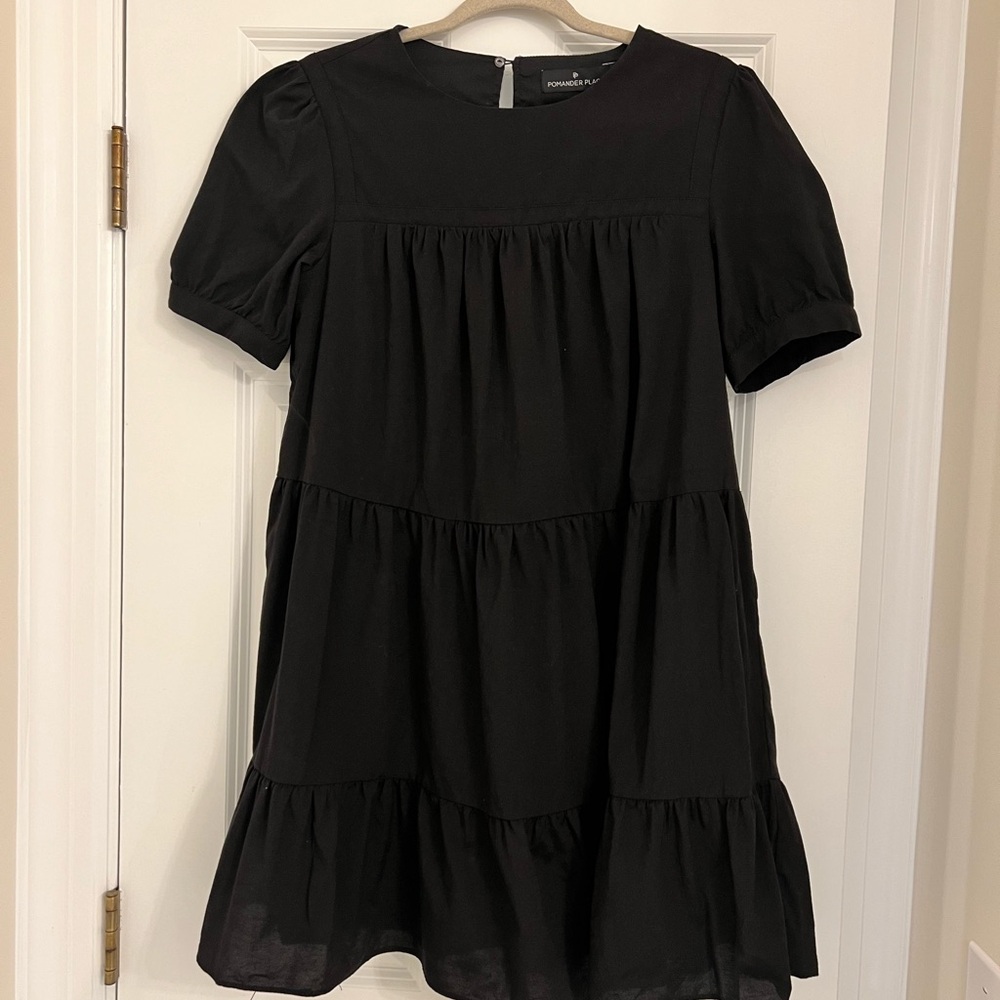 Tuckernuck Pomander Place Quinn Dress Size M Black Tiered Mini Swing Puff Sleeve - Picture 2 of 7